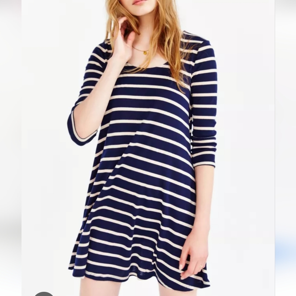 🦇 BDG Navy and Cream Striped Swing Dress 🦇